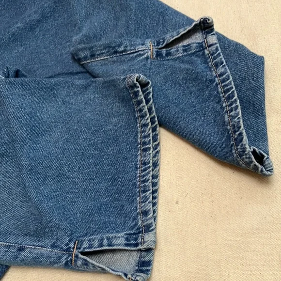 LizClaiborne Lizwear jeans, 16s. Straight leg with cuff slit. 5pocket. Mid rise. - Picture 5 of 6